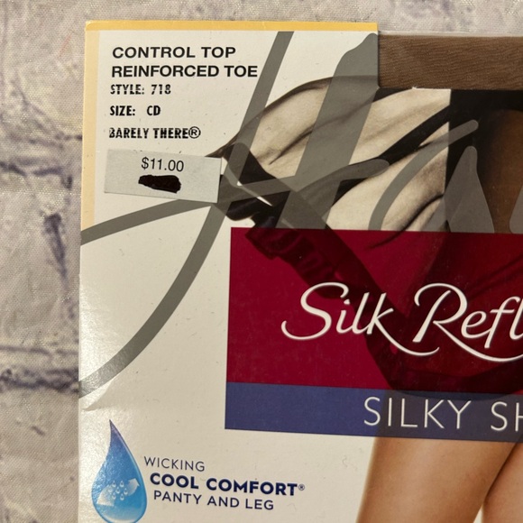 HANES SILK REFLECTIONS SILKY SHEER CONTROL TOP REINFORCED TOE (2) PRS STOCKINGS - Picture 3 of 4